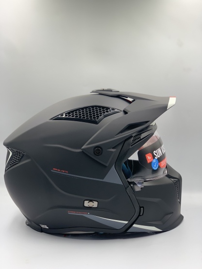 MT Street Fighter Solid A1 Matt Black ( LATEST ECE 22.06)